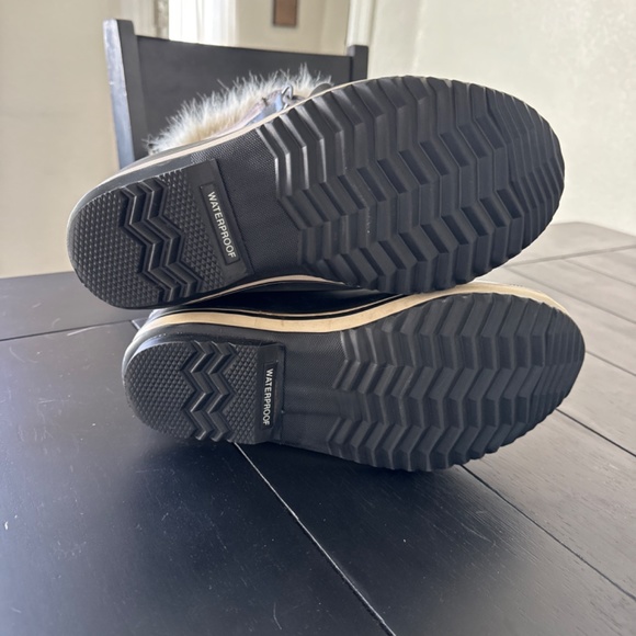 Sorel size 7 grey furlined duckboots - Picture 5 of 6